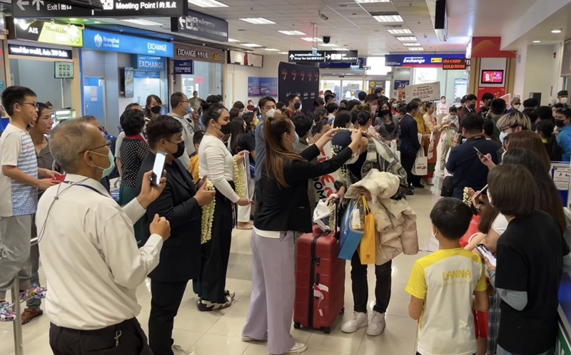 清迈机场喜迎疫情开放后首批中国游客 已确认5条中国直飞航线